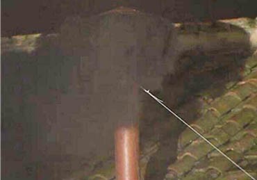 Sai a primeira fumaça preta da Capela Sistina